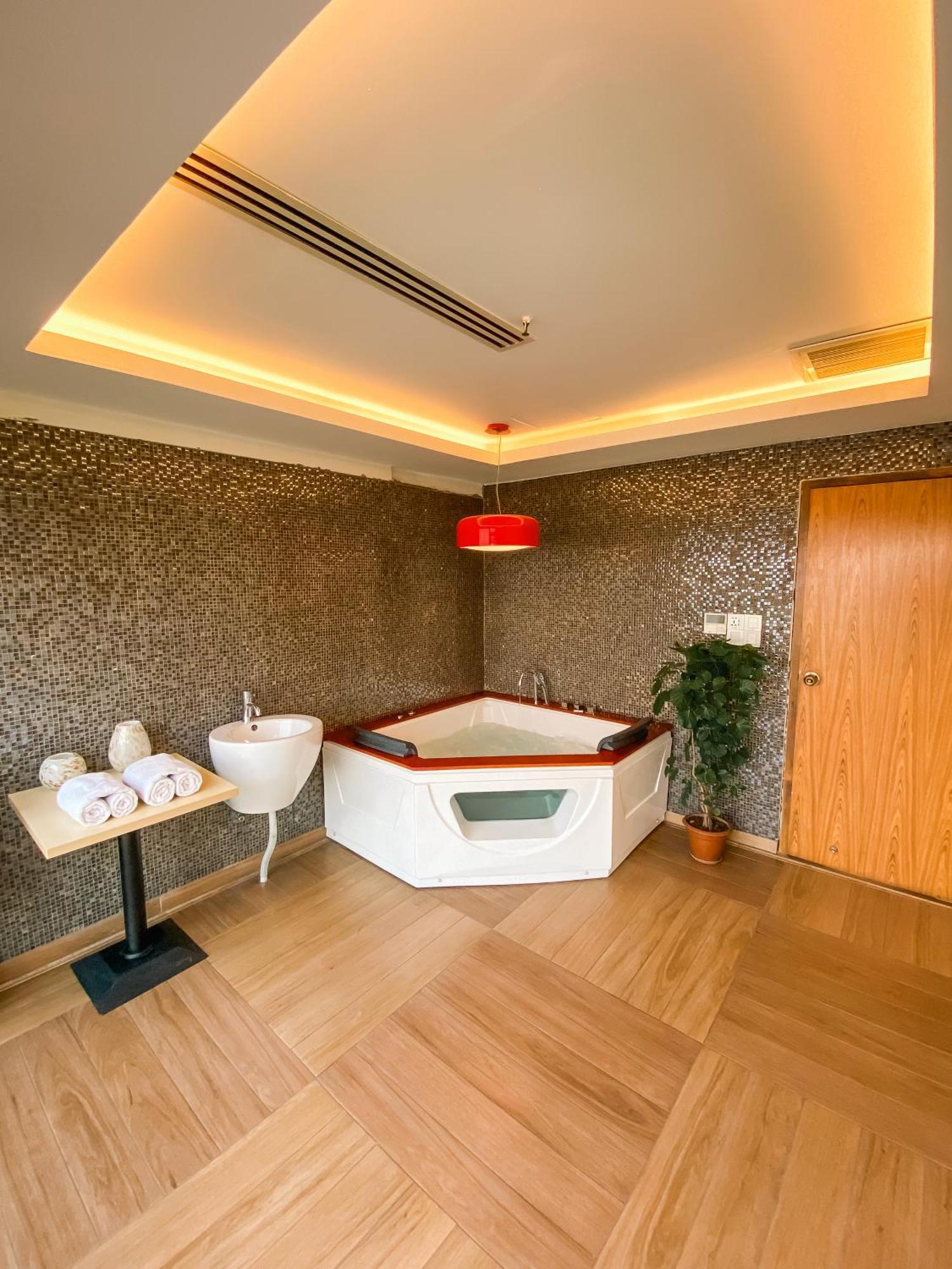 Coventina Lake Suites Дака Екстериор снимка