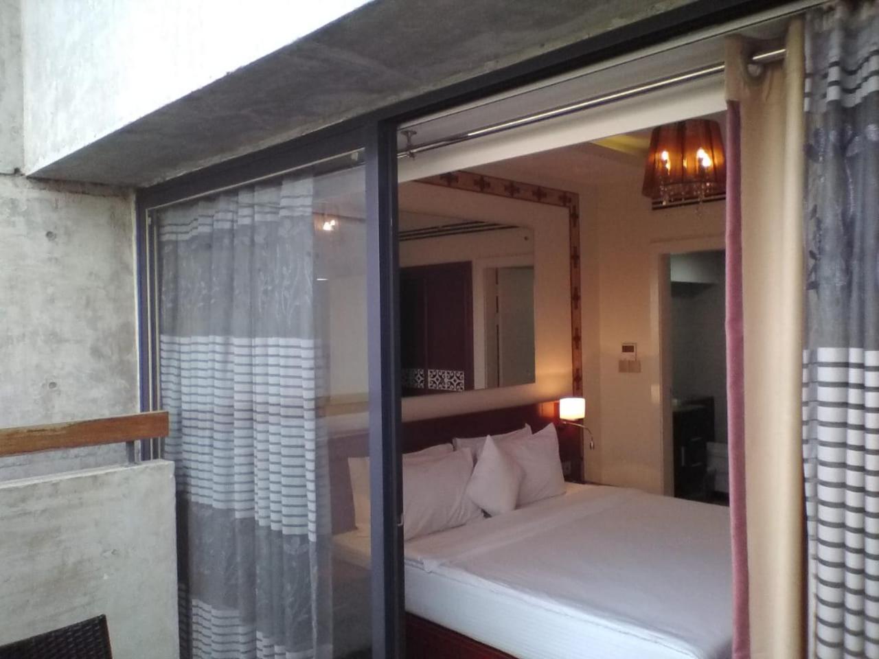 Coventina Lake Suites Дака Екстериор снимка