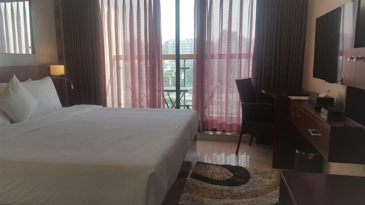Coventina Lake Suites Дака Екстериор снимка